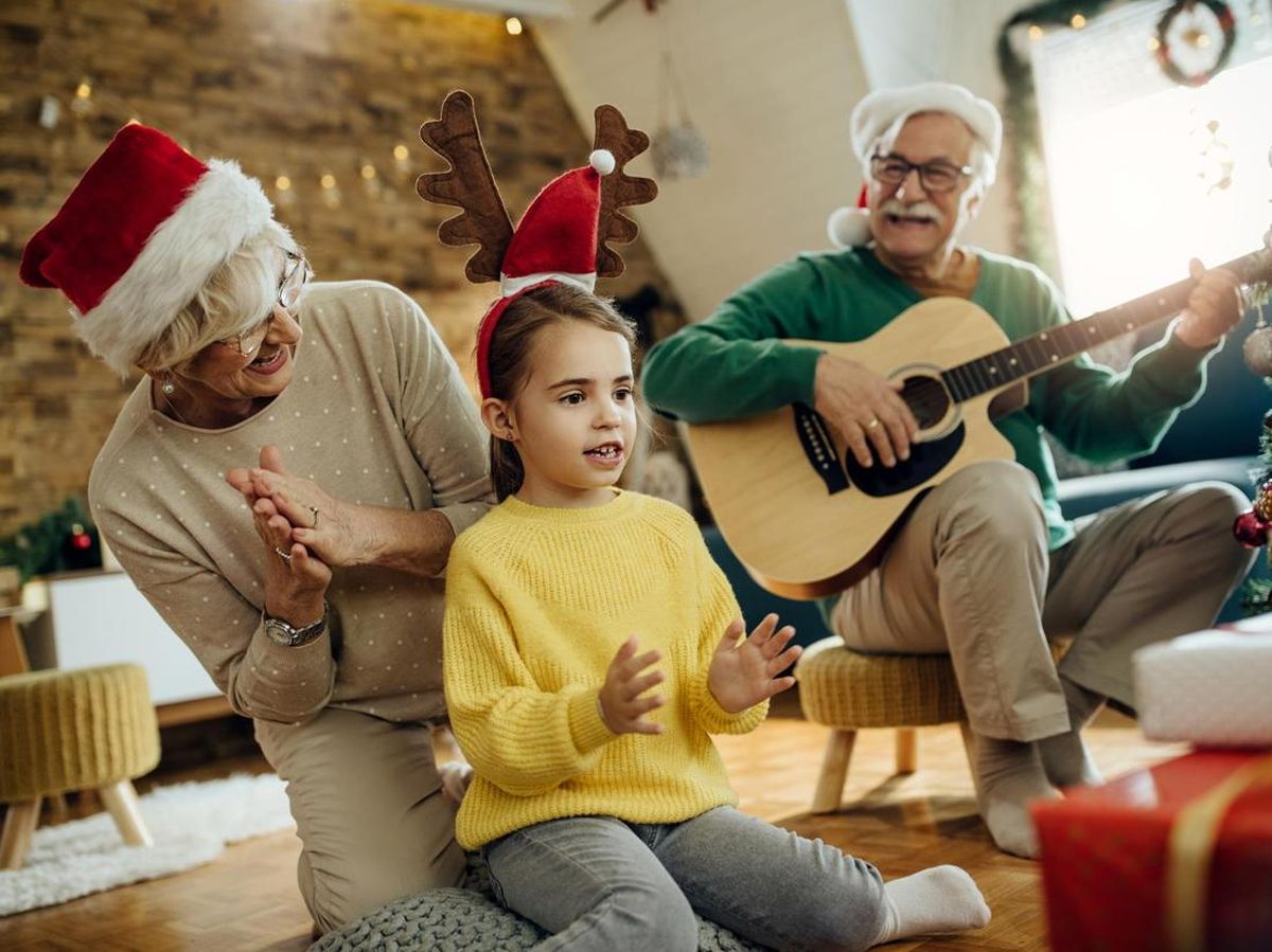 10 Lagu Natal Romantis Terbaik yang Bikin Malam Natal Makin Hangat & Penuh Cinta