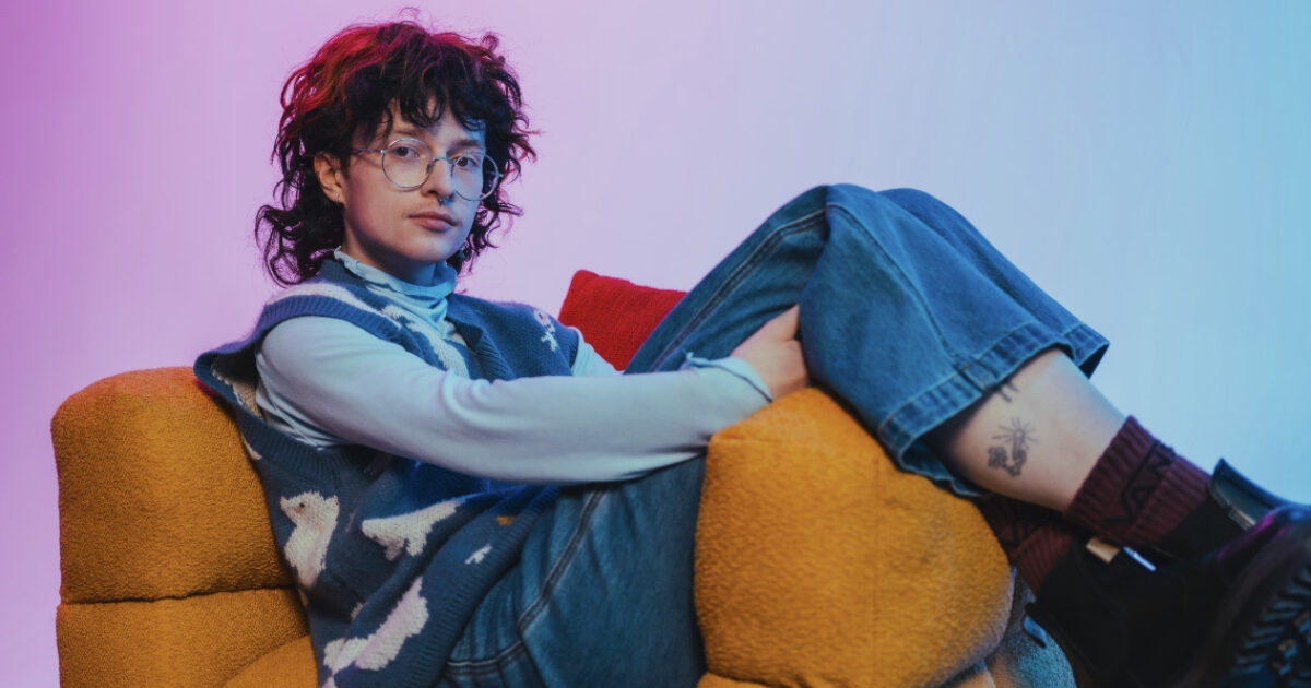 Cavetown Bereksperimen di Zona Baru Lewat “Sailboat”, Manis tapi Digital